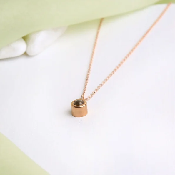 Rose gold circle photo necklace – keepsake jewelry for birthdays or Valentine’s Day
