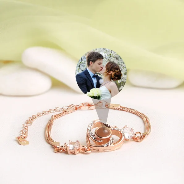 Rose gold heart charm bracelet, a stylish blend of romance and sophistication