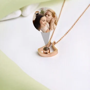 Chic rose gold U-shaped pendant, blending modern style with elegance