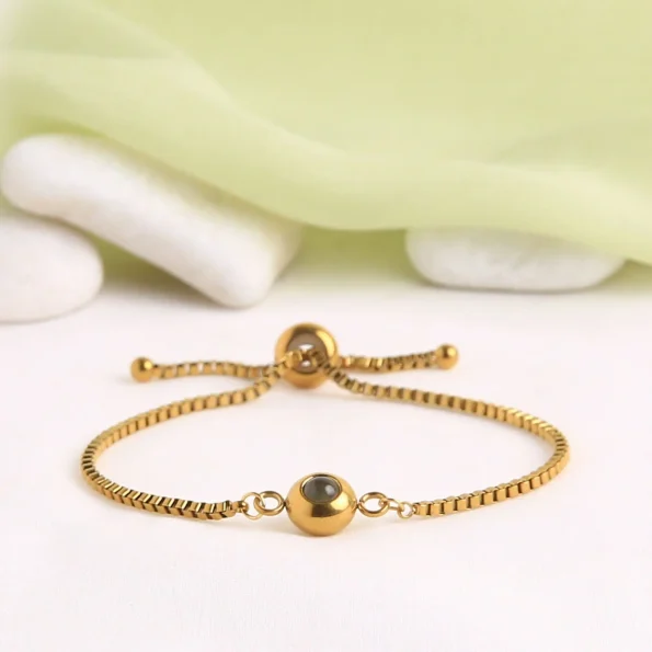 Stylish gold round bracelet, perfect for a touch of luxury