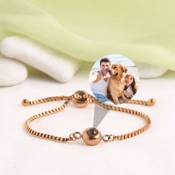 Modern rose gold round bracelet, blending elegance with style