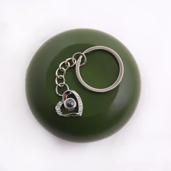 Timeless silver heart keyring with a custom projection, preserving your most precious moments.