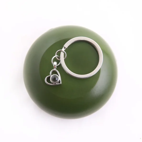 Silver heart-shaped photo keychain, a meaningful way to carry special memories everywhere.