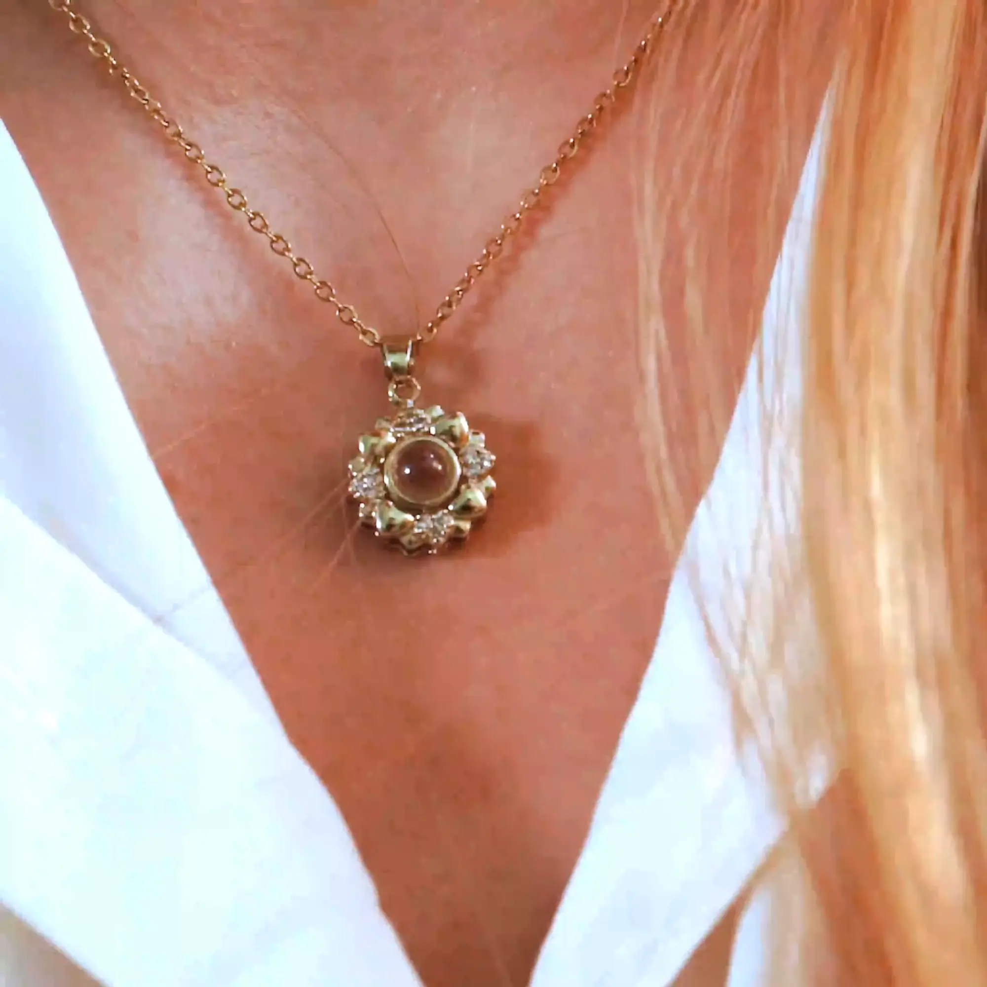 the four little heart flower necklace preview