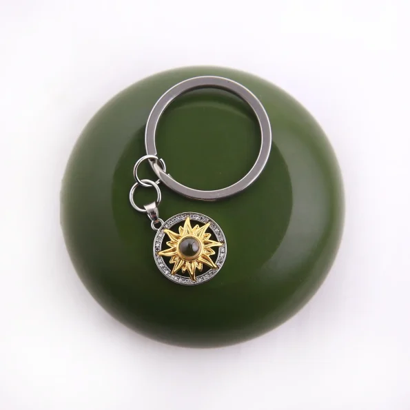 Vintage-style sunflower photo keychain with hidden projection, symbolizing warmth and lasting love.